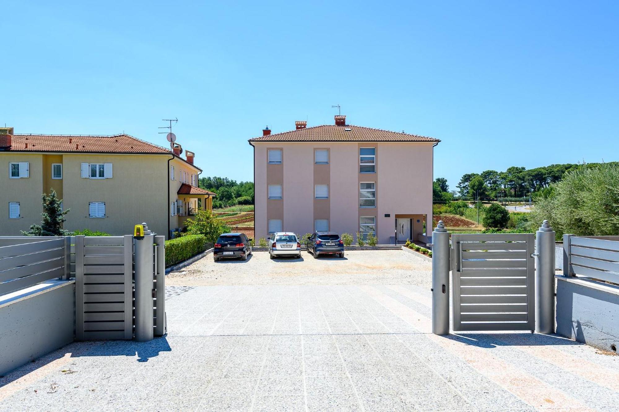 Stancija Amorozo 5 - Apartment N. 7 Poreč Zewnętrze zdjęcie